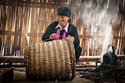 La beauté des jeunes femmes des ethnies minoritaires de Lao Cai - ảnh 1